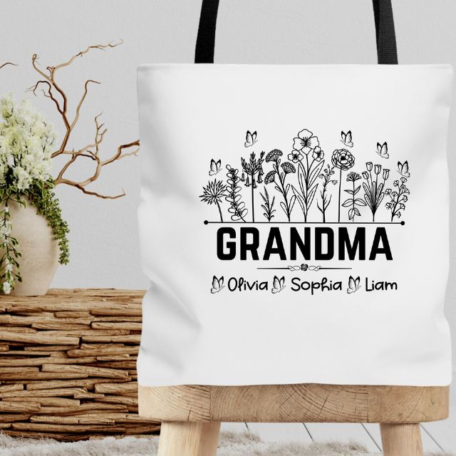 Personalized Grandma Tote with Grandkids Name