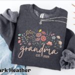 Personalized Floral Grandma Sweatshirt – Custom Grandma Hoodie with Grandkids Names | Perfect Mother’s Day Gift & Pregnancy Reveal